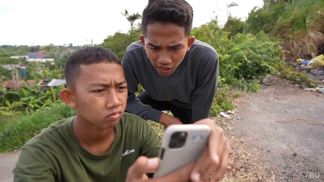GAW4T! SAPUTRA KETABRUAK TRUK H4NTUE??😱 | Mikael Family смотреть онлайн
