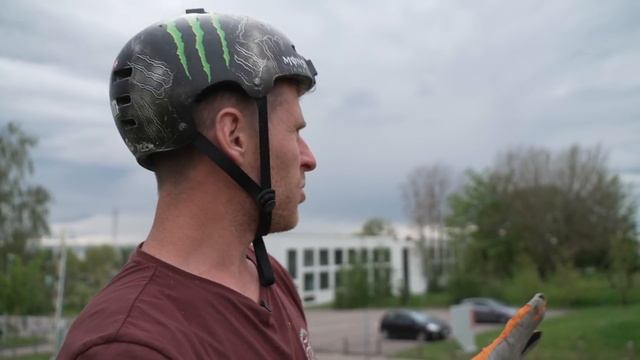 ELECTRIC MOTOCROSS BIKE SHREDDING - HUGE GAP JUMPS AND FLAT OUT TRAILS! смотреть онлайн