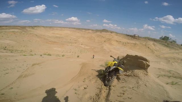 Эндуро по песку / Пустыня и камни / Раскатываю горки / Крутые подъемы / Enduro смотреть онлайн