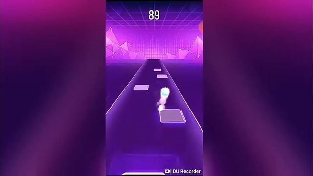 Играю в Tiles Hop:Forever Dancing Ball смотреть онлайн
