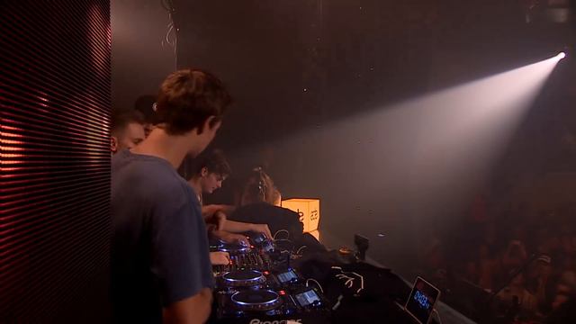Nicky Romero + Martin Garrix + Afrojack live at Protocol 'ADE Reboot' (Full Set) смотреть онлайн