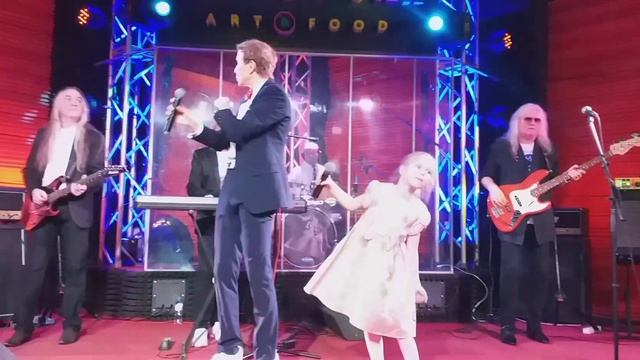 " ПАПА ПОДАРИ МНЕ КУКЛУ" исполняет Юлия Дроздова... смотреть онлайн