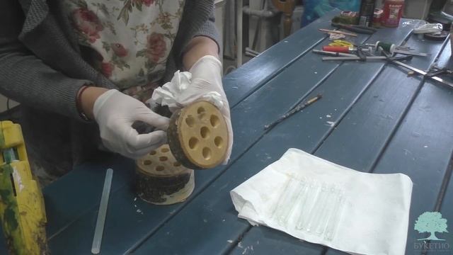 Флористическая композиция в необычном кашпо из пробирок и березовых спилов смотреть онлайн
