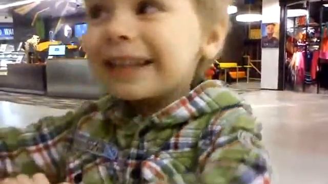 Антон рассказывает стих в честь ДР смотреть онлайн