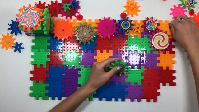 Детский конструктор, с движущимися шестеренками. смотреть онлайн