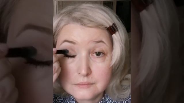 Освежающий макияж. Важность использования тональных защит и корректоров. смотреть онлайн