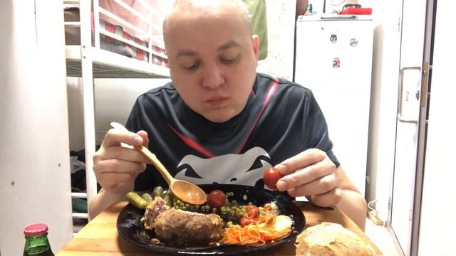 Пюре гуляш котлетка тефтелька МУКБАНГ MUKBANG смотреть онлайн