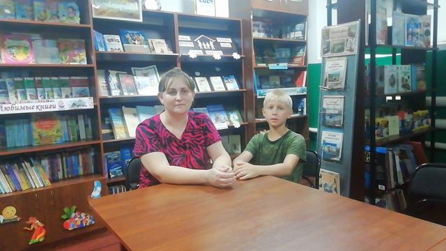 Районный конкурс «Читаем всей семьей». Стихотворение читают 11-летний Алексей Пиркин и его мама. смотреть онлайн