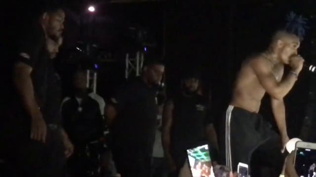 XXXTentacion - Hope (Live at Club Cinema in Pompano on 3/18/2018) смотреть онлайн