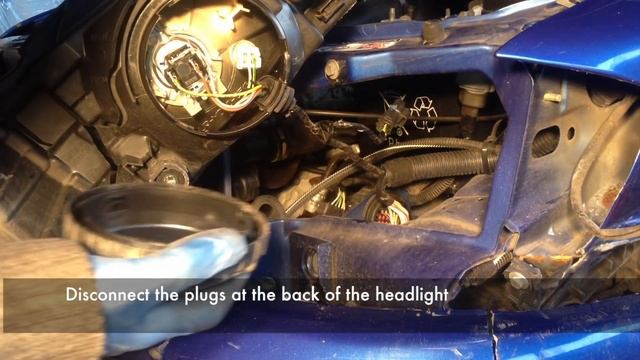 Bumper, Wing and Headlight Removal from a Peugeot 106 смотреть онлайн