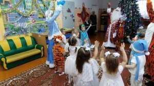 По дорожке весело наши ножки шли