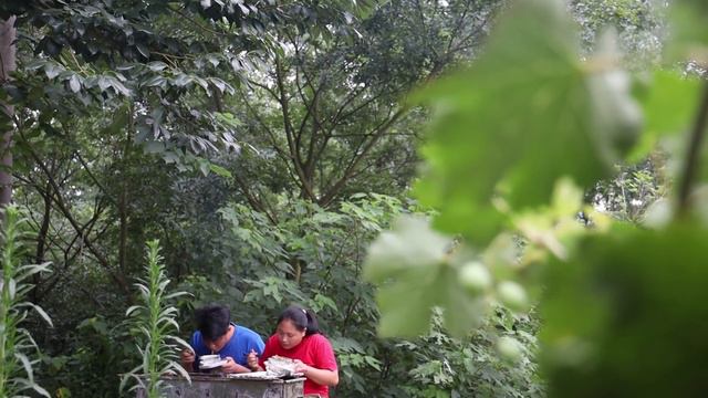 胖妹家又开荤，烤8盒锡纸猪脑，又香又辣，老公算是过足了嘴瘾！【陈说美食】 смотреть онлайн