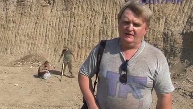 Во время проведения земляных работ водитель экскаватора обнаружил фрагменты трех скелетов. смотреть онлайн