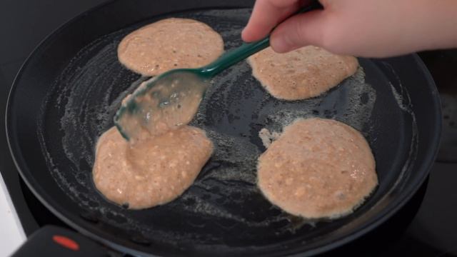 Making a Delicious Healthy Brunch for 4 | Banana Oatmeal Pancakes | In Carina's Kitchen смотреть онлайн