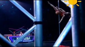 Танец спортивной девушки на шесте. (Pole dance,  шестовая акробатика, пилонный танец).