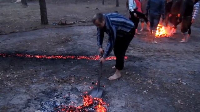 Хождение по горящим углям смотреть онлайн