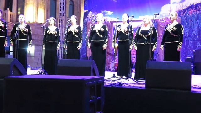 Грузия, Батуми, праздник урожая, пение смотреть онлайн