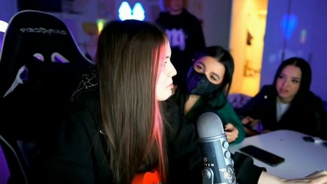 АКУЛИЧ ПОЁТ НА СТРИМЕ смотреть онлайн