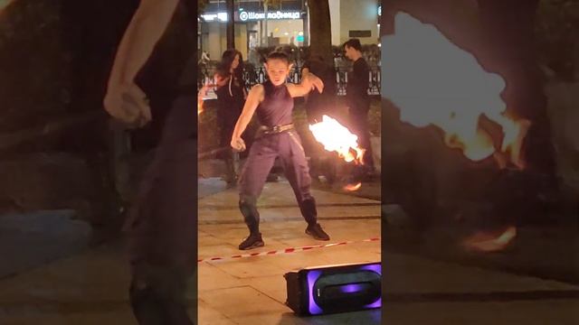 Огненное шоу рядом с цирком на Цветном 31 октября. смотреть онлайн