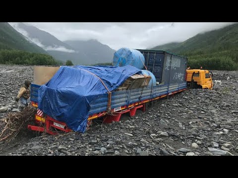 Курьезы бездорожья | Самые безумные водители грузовиков смотреть онлайн