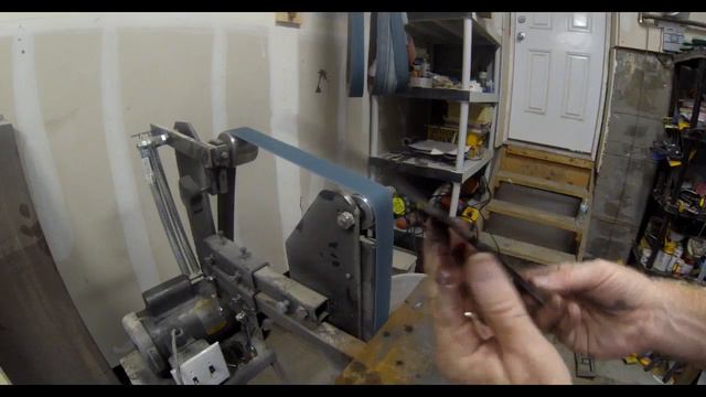 How to easily make a rustic Knife with scalloped blade and hybrid scotch brite micarta handles смотреть онлайн