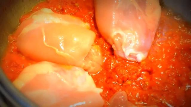 Тушеная курица в томатном соусе (Tavuk Yahnisi)