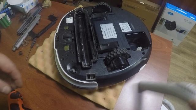 Полная чистка и уход за роботом пылесосом iClebo Omega смотреть онлайн