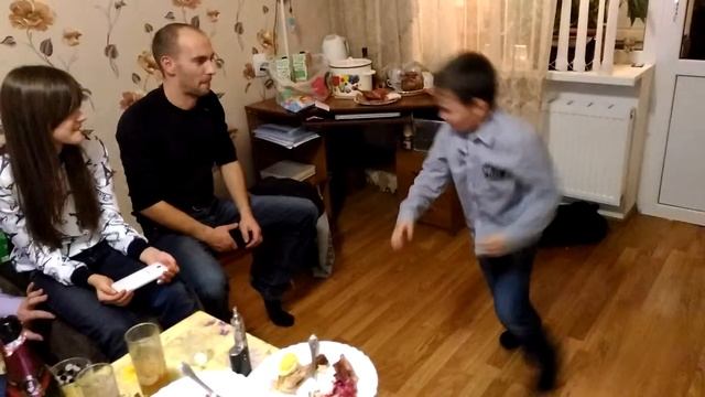 Димон танцует Break Dance (Брейк Данс). 31 декабря 2015 год смотреть онлайн