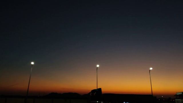 Красивый Закат ,Мечеть Где то между Меккой и Мединой смотреть онлайн