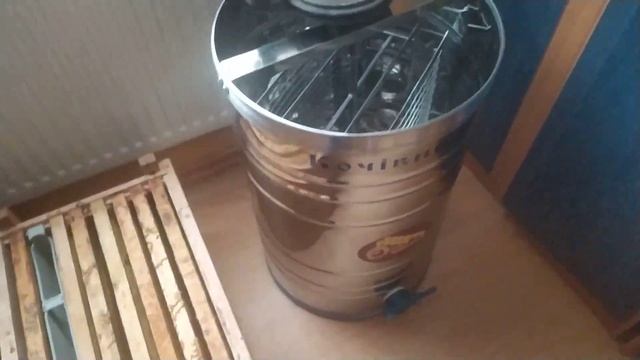 Медогонка, дымарь, кормушки. Немного о ценах на мед и пчел? Выставка Пчеловодство 2021 смотреть онлайн