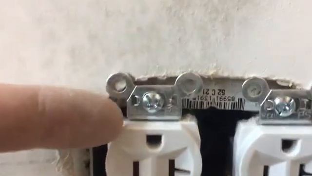 Электрик-Мастер. Установка Quad-розеток: различие в розетках. смотреть онлайн