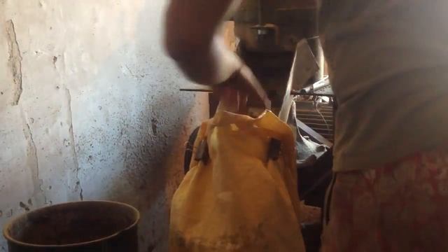 Как правильно должен работать гранулятор с подвижной матрицей! How should work granulator! Куриный смотреть онлайн