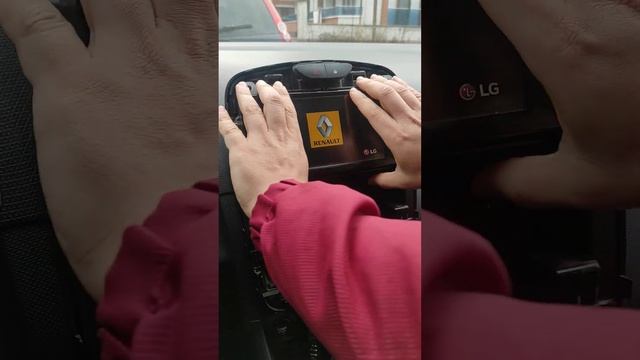 Renault Clio 4'ün (Medianav) teyp sökümü смотреть онлайн