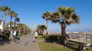 Дочь богача высмеяла сына зечки-уборщицы, а придя через 15 лет на прием к пластическому хирургу