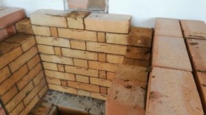 Как сделать камин из кирпича с дровяником и стеклянной дверкой своими руками за 100 часов.