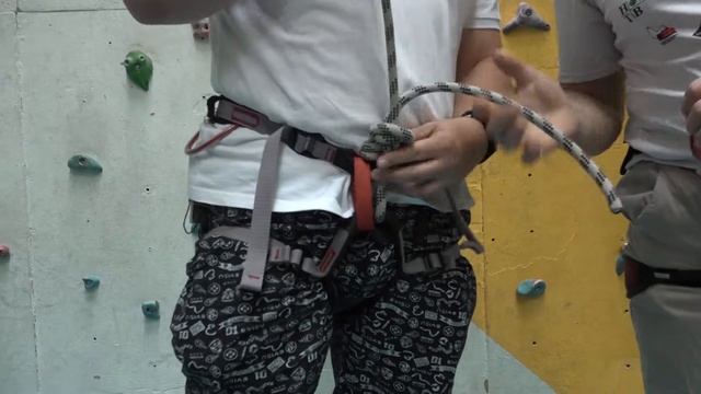 11.05.2017 РЭП-зарядка в секции по скалолазанию смотреть онлайн