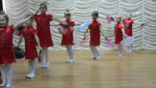 "Танец с веерами" смотреть онлайн