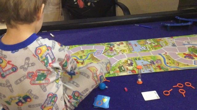 Bower Family Learns #15: Richard Scarry's Busytown: Eye found it! Game смотреть онлайн