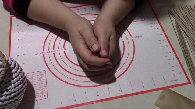 Как я крутила трубочки из бумаги для выпечки смотреть онлайн