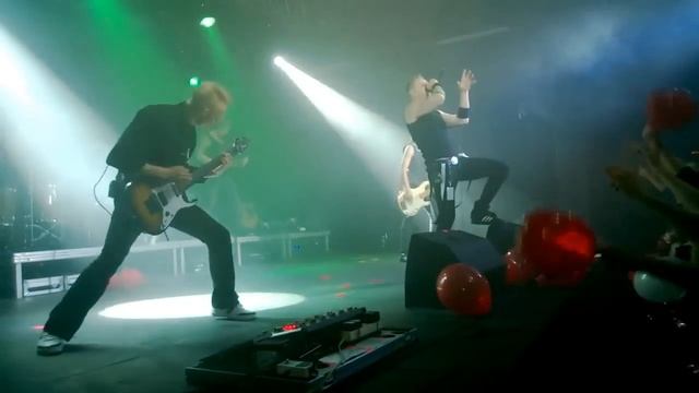 Poets of the Fall Live in Krasnodar Intro + Delicious смотреть онлайн