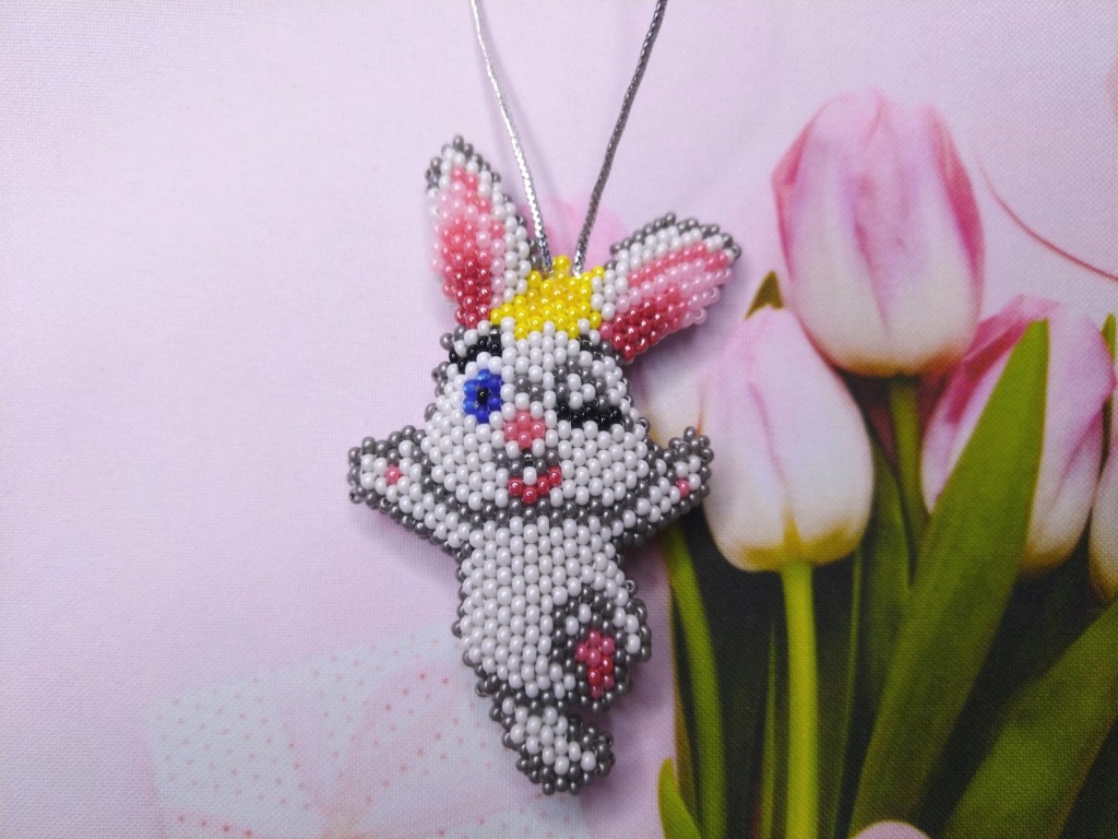 Мастер-класс "Зайчик". Кирпичное плетение из бисера. Часть 3/4. смотреть онлайн