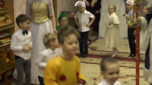 Утренник в старшей группе Дошкольного отделения №5 смотреть онлайн