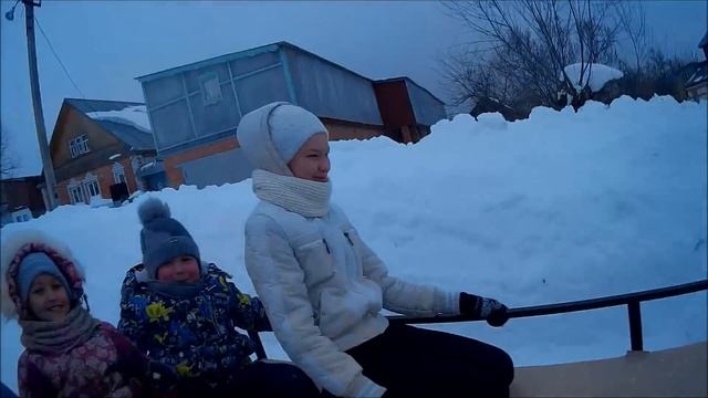 ВЕЗДЕХОД С БОЛЬШИМИ САНЯМИ !ПОКАТАЛИ ДЕТЕЙ! смотреть онлайн
