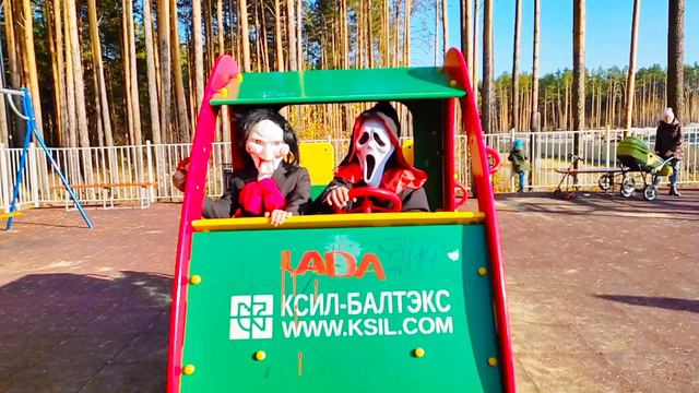 Хэллоуин с Пеннивайзом - Сладость или гадость | Страшилки для детей смотреть онлайн