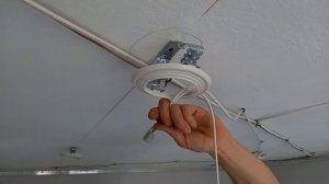 Натяжной потолок монтаж светильника
