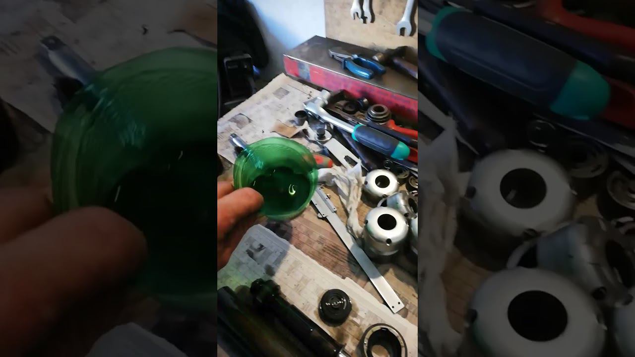 Амортизаторщик покажет Стук амортизаторов Sachs крупным планом смотреть онлайн