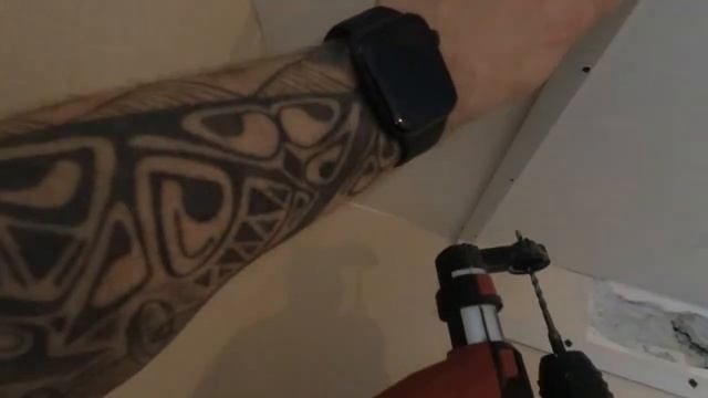 Натяжной потолок, торцевание, ниша под карниз для штор. Перегиб потолка. Потолки Пермь. смотреть онлайн