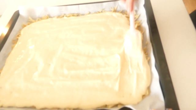 Быстрый медовый рулет с яблоками в медовой глазури! ЯБЛОЧНЫЙ МЕДОВИК! Так просто и так вкусно! смотреть онлайн