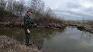 Рыбалка на паук (подъёмник) в малой реке.