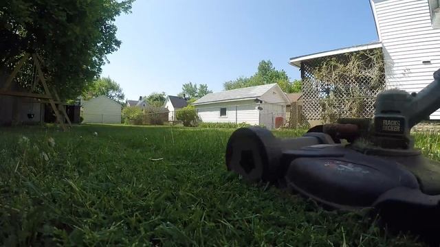 Black + Decker MTD100 One-Handed Battery Powered Lawn Mower Review смотреть онлайн